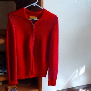 Sweater it as a very small amount of damage in the picture